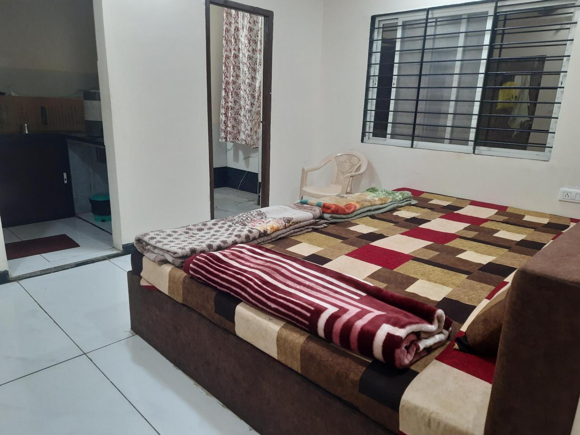 Hanumant Kripa Geust House Only For Family Удджайн Экстерьер фото