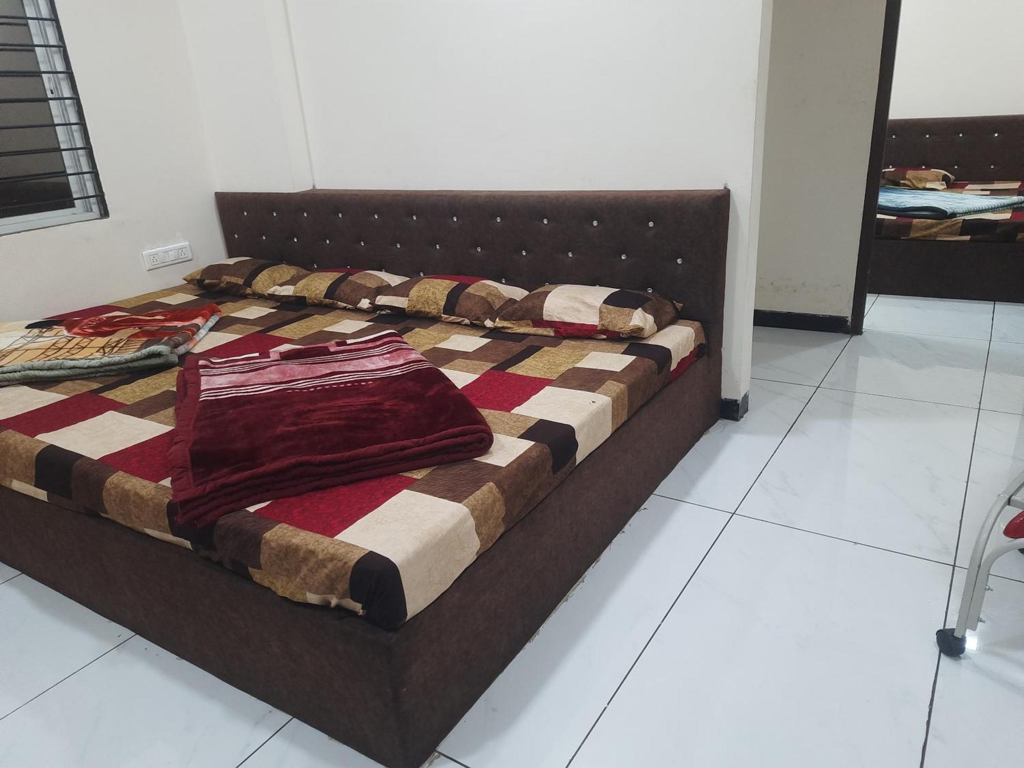 Hanumant Kripa Geust House Only For Family Удджайн Экстерьер фото