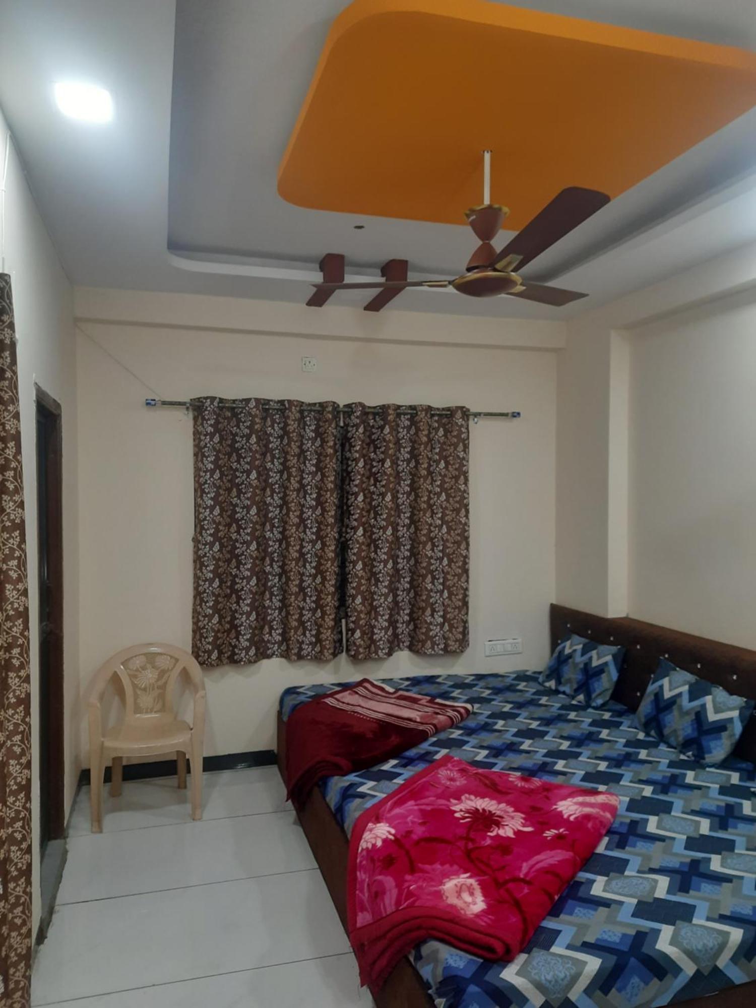 Hanumant Kripa Geust House Only For Family Удджайн Экстерьер фото