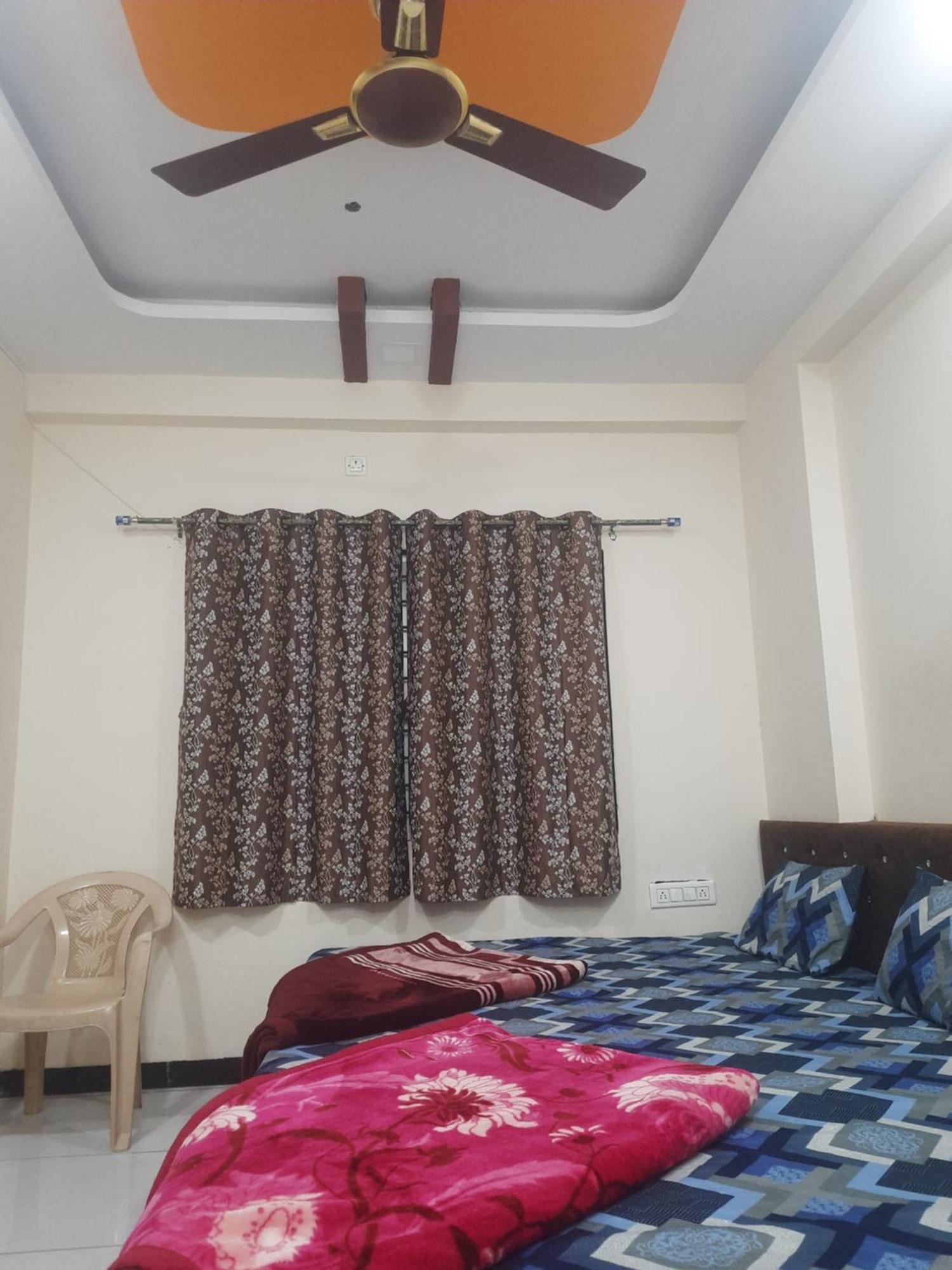 Hanumant Kripa Geust House Only For Family Удджайн Экстерьер фото