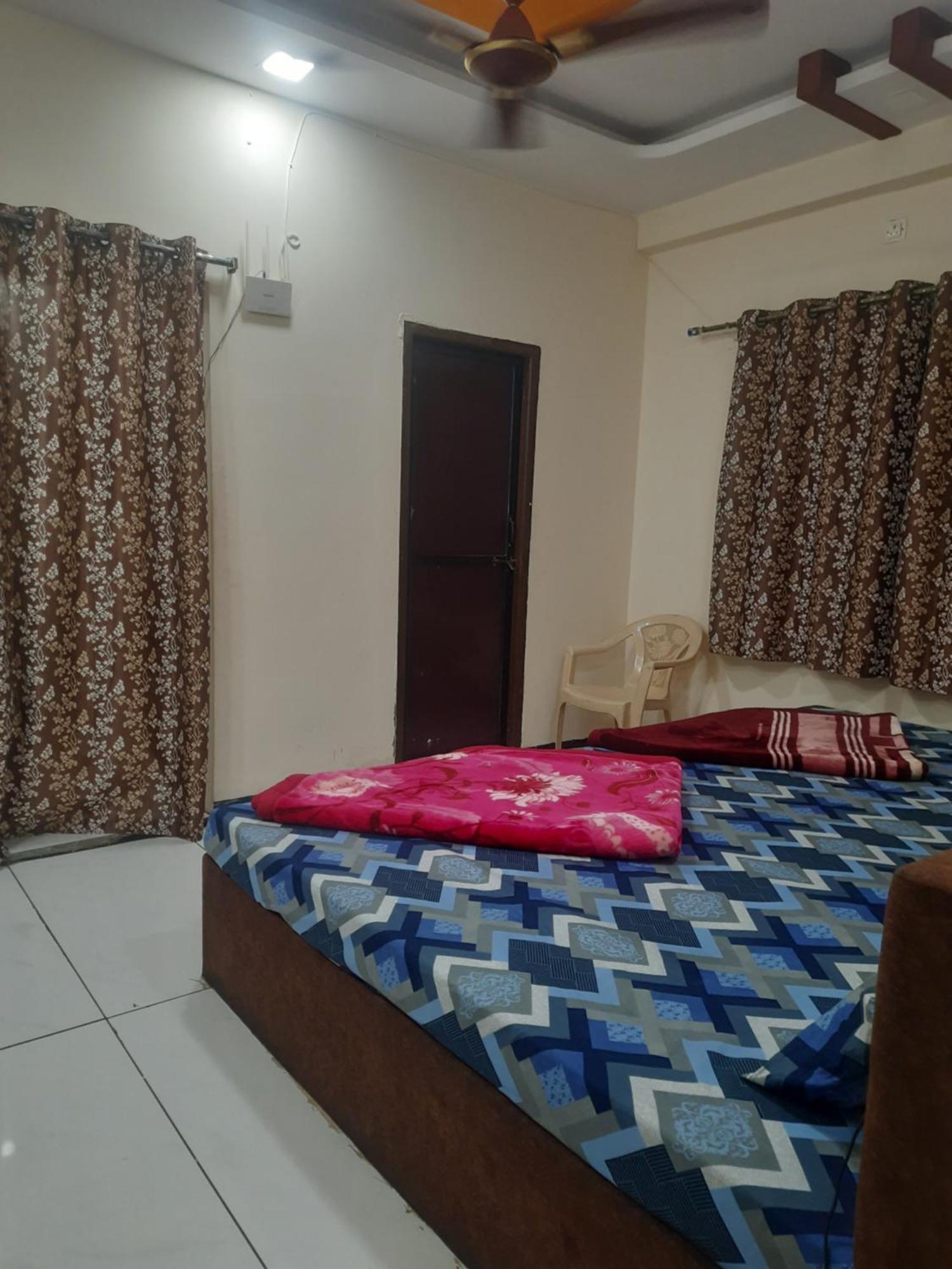 Hanumant Kripa Geust House Only For Family Удджайн Экстерьер фото