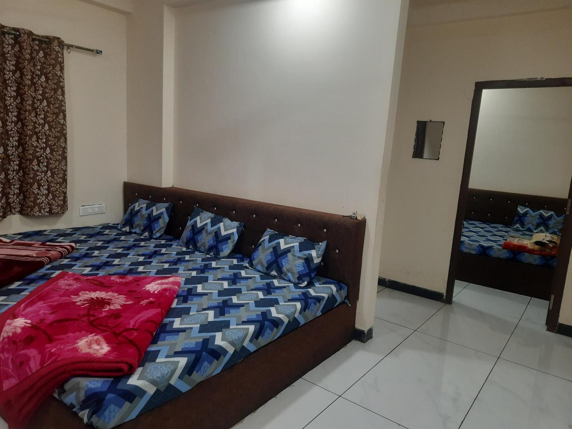Hanumant Kripa Geust House Only For Family Удджайн Экстерьер фото